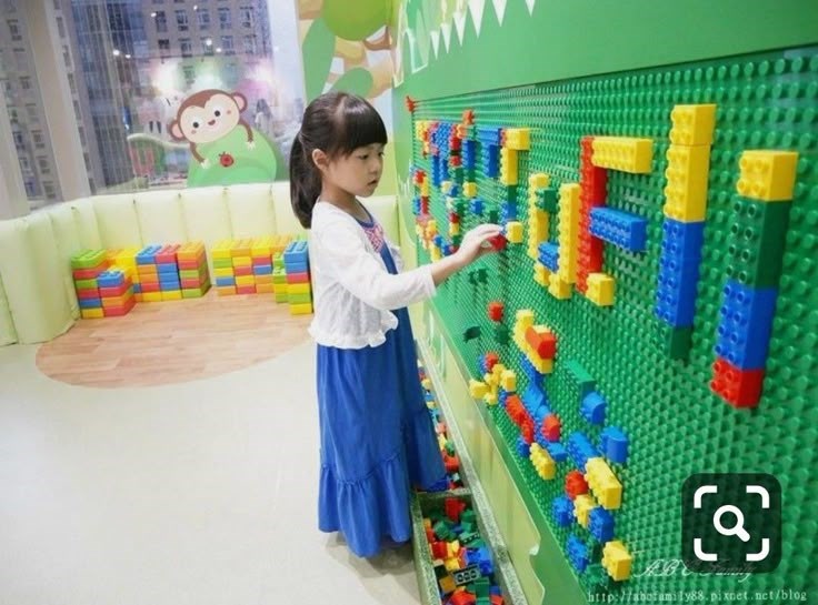 Mẫu Lego dán tường